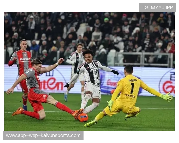 尤文禁区前沿接应球员做球能力极强